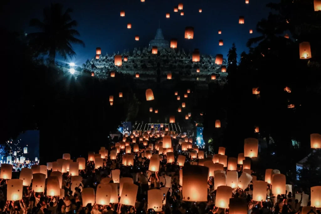 Pelepasan lampion Waisak di Candi Borobudur