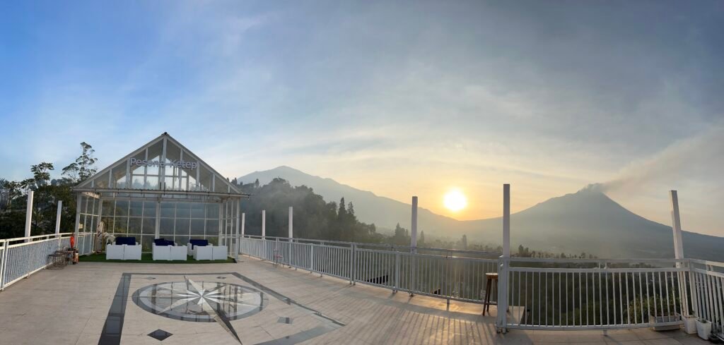 Pesona Ketep Tawarkan View 5 Gunung